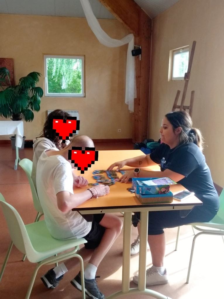 Photo de Laura en  animation pour les familles d'enfants malade avec Rebondir au delà de ses rêves à Vaux-le-Pénil